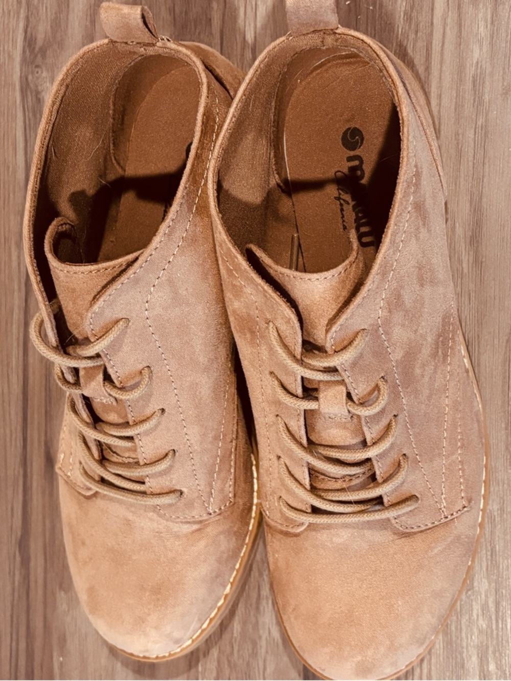 Lisbeth Lace-Up Sneaker in Caramel Brown Fall Comfy Outdoor Versatile Casual